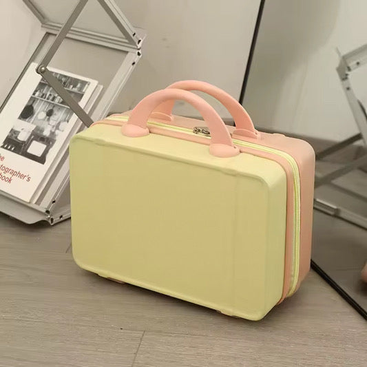 Carryon Case with Elastic Fixed Strap Zipper Closure and lock