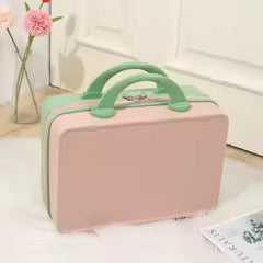 Carryon Case with Elastic Fixed Strap Zipper Closure and lock
